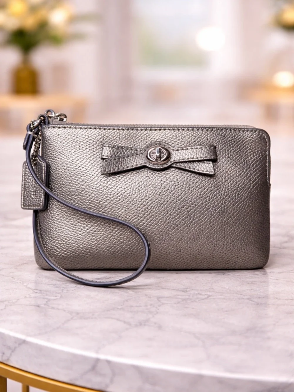 EUC Coach Metallic Gunmetal Silver Leather Wristlet Clutch - Picture 1 of 8
